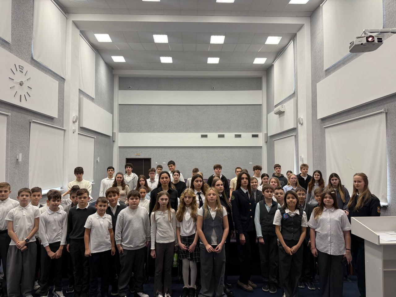 Сотрудник донского главка поговорила с ростовскими школьниками о последствиях буллинга Сотрудник донского главка поговорила с ростовскими школьниками о последствиях буллинга