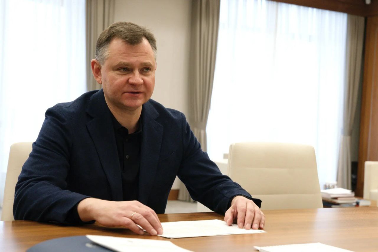 Глава Минстроя России Ирек Файзуллин провел рабочую встречу с Губернатором Ростовской области Юрием Слюсарем Глава Минстроя России Ирек Файзуллин провел рабочую встречу с Губернатором Ростовской области Юрием Слюсарем