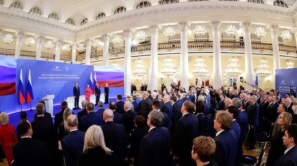 Заседание Совета законодателей прошло с участием спикеров верхней и нижней палат Федерального Собрания - Валентины Ивановны Матвиенко и Вячеслава Викторовича Володина