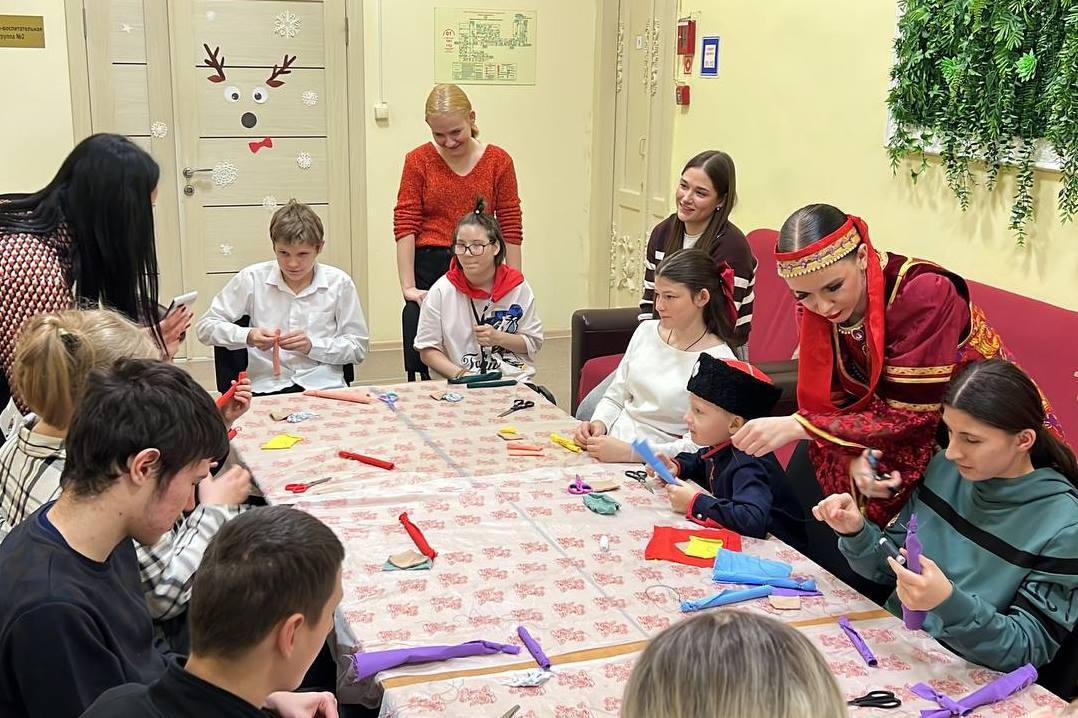 Дмитрий Суворов стал наставником по патриотическому казачьему воспитанию для ребят из Шахтинского центра помощи детям Дмитрий Суворов стал наставником по патриотическому казачьему воспитанию для ребят из Шахтинского центра помощи детям