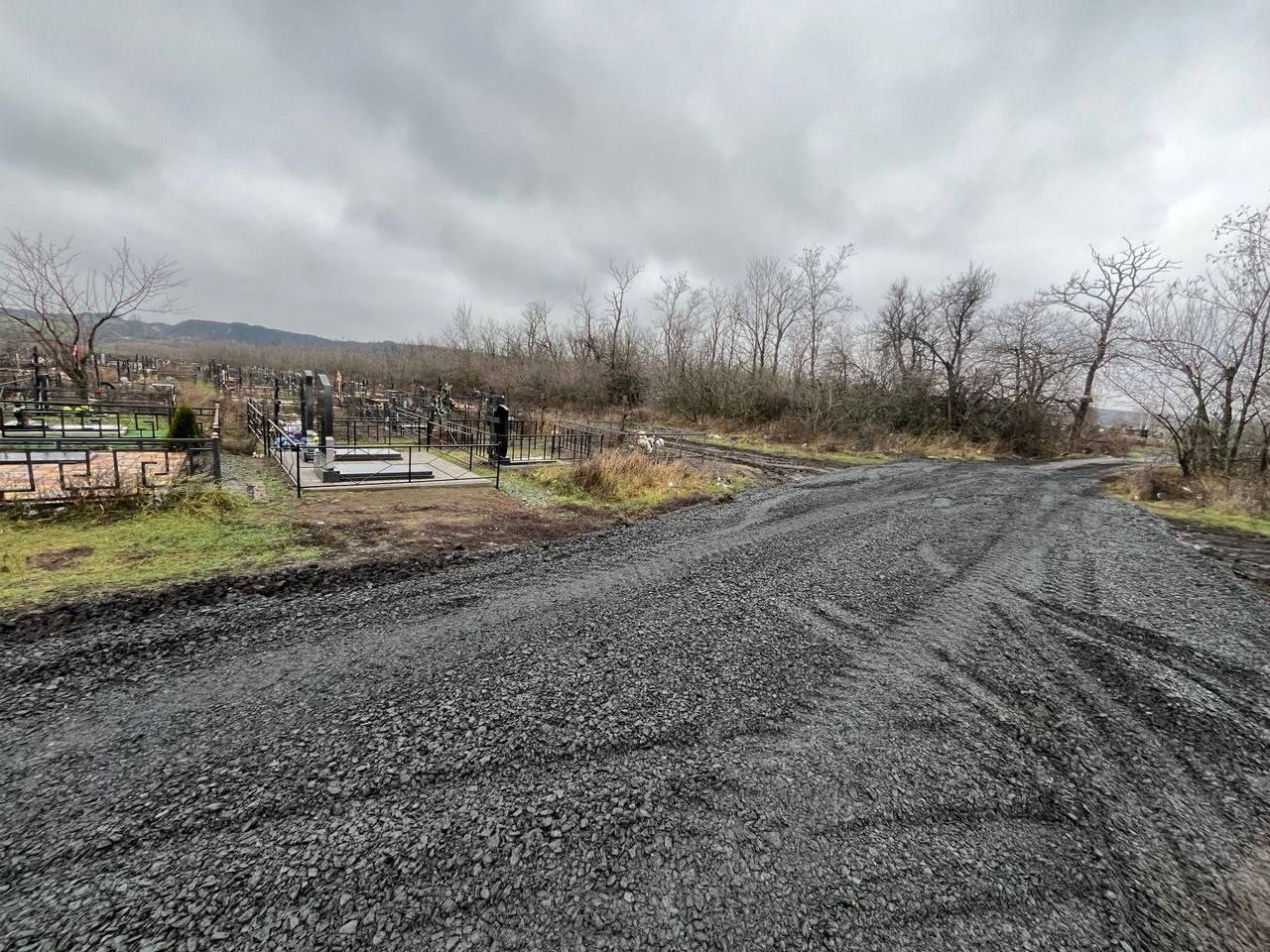 Завершены работы по благоустройству дороги к кладбищу поселке Таловый Завершены работы по благоустройству дороги к кладбищу поселке Таловый