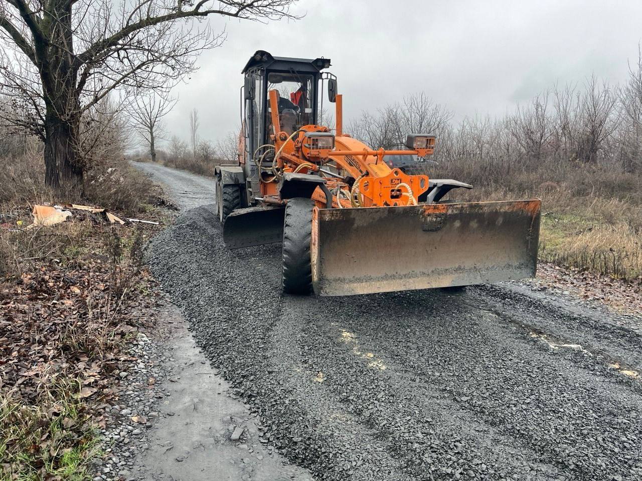 Завершены работы по благоустройству дороги к кладбищу поселке Таловый Завершены работы по благоустройству дороги к кладбищу поселке Таловый