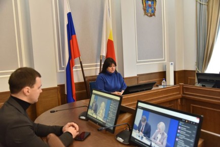Председатель комитета Законодательного Собрания Ростовской области по взаимодействию с общественными объединениями, молодежной политике, физической культуре, спорту и туризму Ирина Жукова в режиме ВКС приняла участие в...