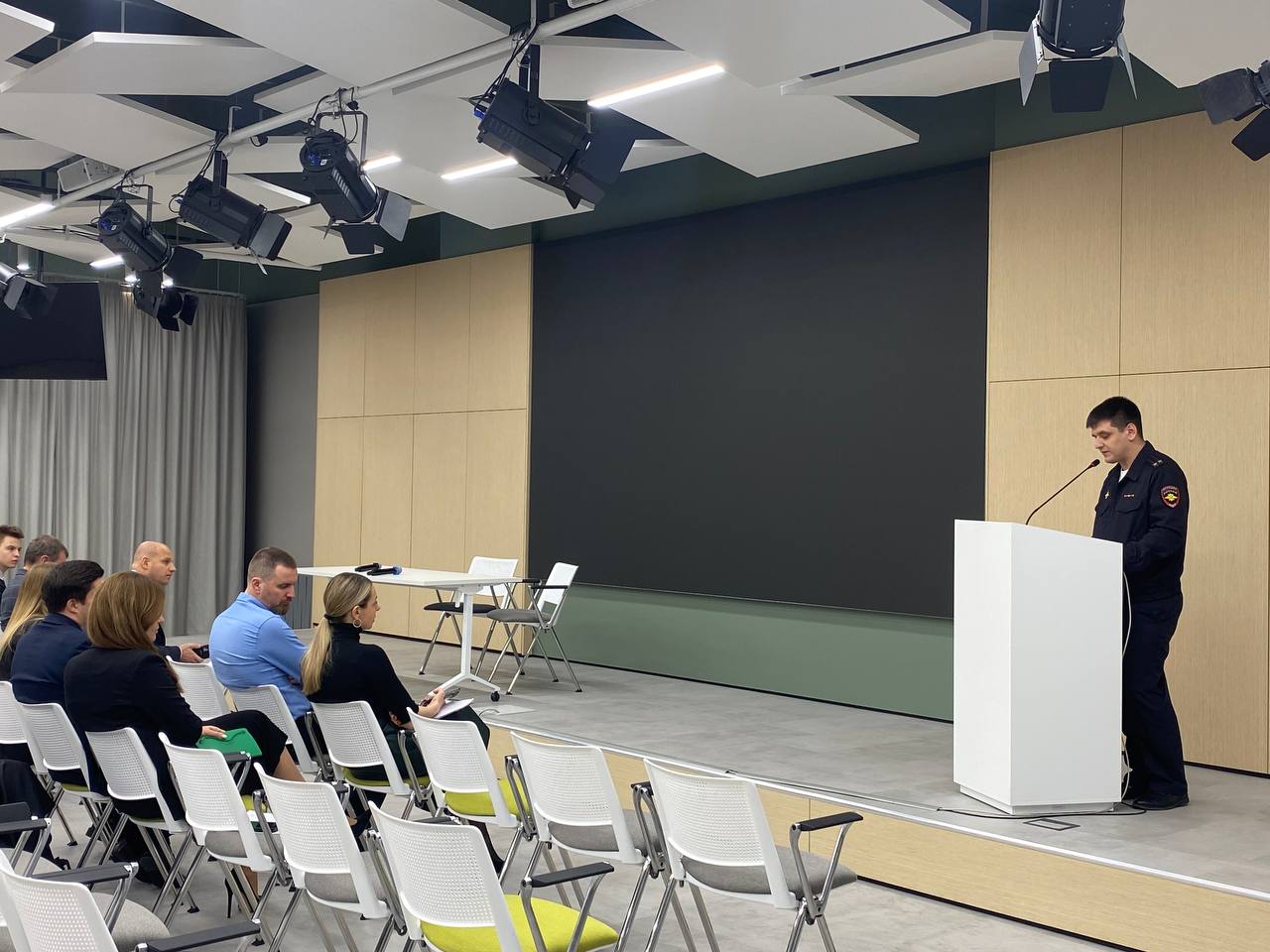 В Ростовской области состоялась встреча полиции и руководителей банковских филиалов по вопросам противодействия мошенничеству В Ростовской области состоялась встреча полиции и руководителей банковских филиалов по вопросам противодействия мошенничеству