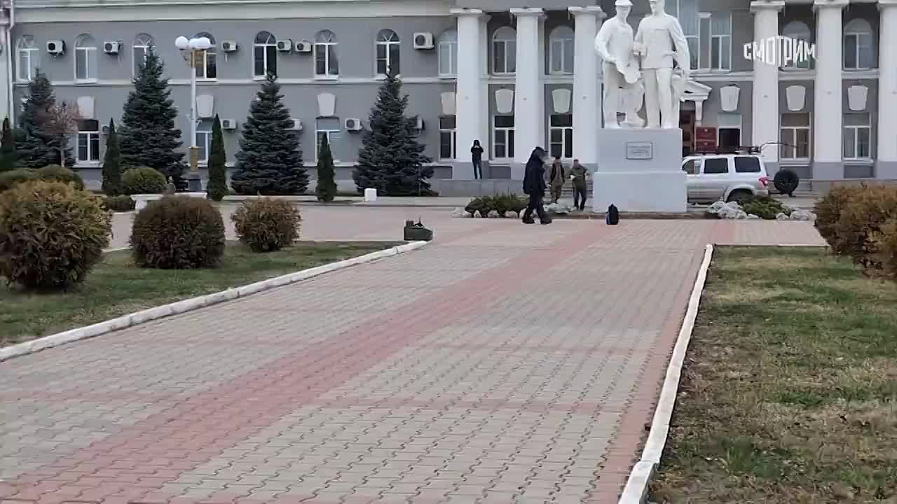 ФСБ предотвратила теракт у здания администрации в Ростовской области — задержана 16-летняя девушка