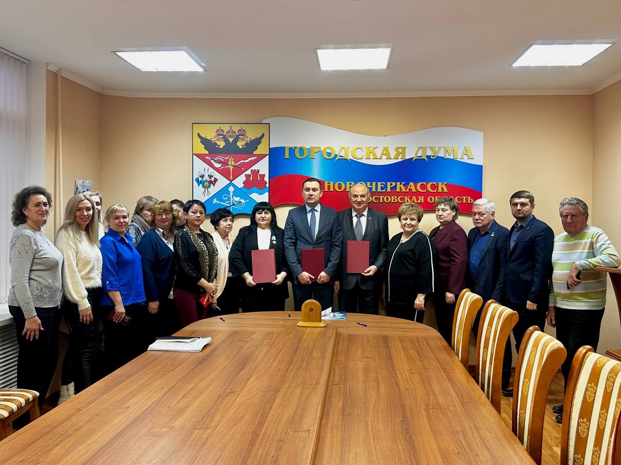 Сегодня администрация Новочеркасска, Координационный совет профсоюзных организаций и Совет директоров предприятий заключили новое трехлетнее соглашение, направленное на дальнейшее укрепление социально-трудовых и... Сегодня администрация Новочеркасска, Координационный совет профсоюзных организаций и Совет директоров предприятий заключили новое трехлетнее соглашение, направленное на дальнейшее укрепление социально-трудовых и...