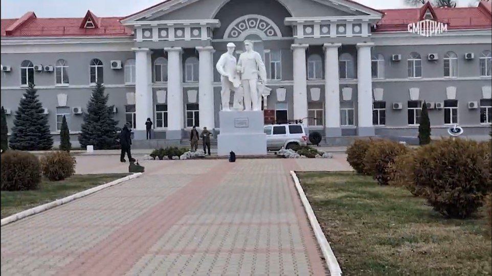 В десять килограммов в тротиловом эквиваленте оценили мощность бомбы, которую собиралась пронести к городской администрации Волгодонска студентка одного из областных колледжей