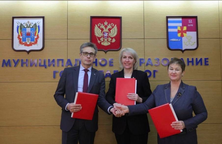 Между Администрацией Таганрога, объединениями профсоюзов и работодателей города подписано трехстороннее соглашения по регулированию социально-трудовых отношений на 2026-2028 годы Между Администрацией Таганрога, объединениями профсоюзов и работодателей города подписано трехстороннее соглашения по регулированию социально-трудовых отношений на 2026-2028 годы