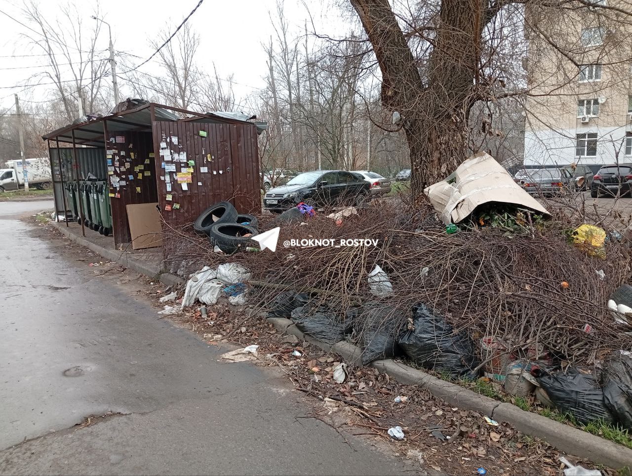 Ростовчане, живущие на Днепровском вынуждены ходить по грязи из-за свалки Ростовчане, живущие на Днепровском вынуждены ходить по грязи из-за свалки