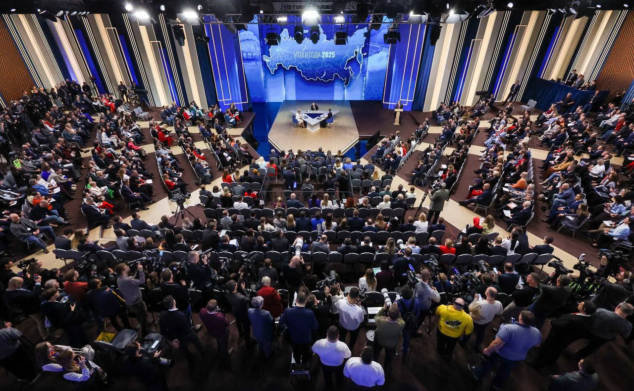 Юрий Слюсарь: Сегодня наш регион, как и вся страна, внимательно следит за важнейшим событием — традиционной прямой линией и большой пресс-конференцией Президента России Владимира Владимировича Путина Юрий Слюсарь: Сегодня наш регион, как и вся страна, внимательно следит за важнейшим событием — традиционной прямой линией и большой пресс-конференцией Президента России Владимира Владимировича Путина