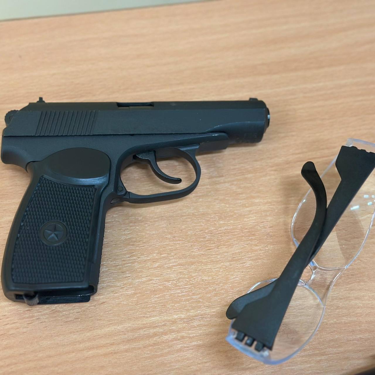 Сегодня в лицее №7 состоялось знаковое событие – торжественное открытие полностью отремонтированных тира и оружейной Сегодня в лицее №7 состоялось знаковое событие – торжественное открытие полностью отремонтированных тира и оружейной