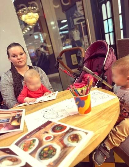 «Положила в подгузник колбасу с муравьями!»: Сразу два отца хотят забрать детей у ростовчанки, обвинив ее в жестокости