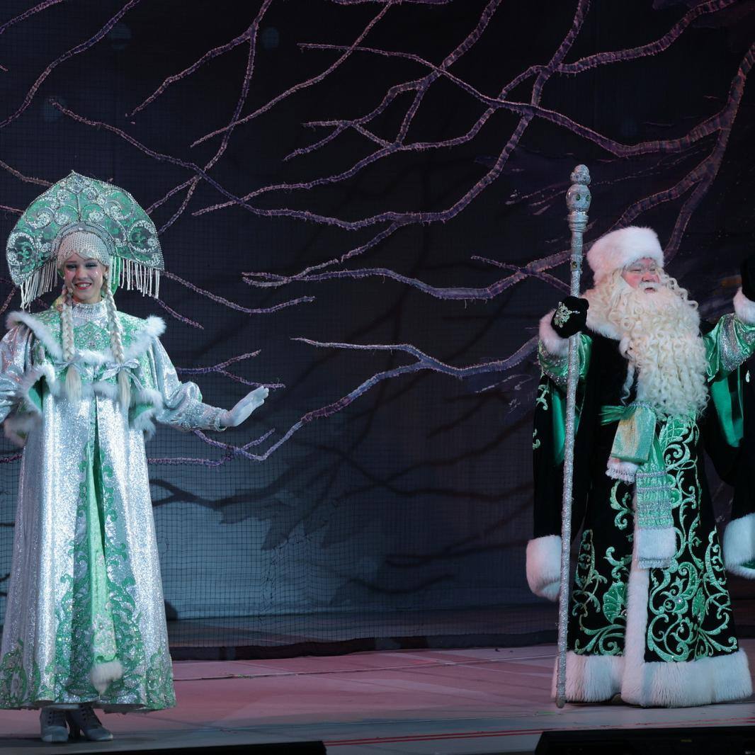 Глава Ростовской области Юрий Слюсарь поздравил с наступающим Новым годом детей и их родителей на губернаторской елке Глава Ростовской области Юрий Слюсарь поздравил с наступающим Новым годом детей и их родителей на губернаторской елке