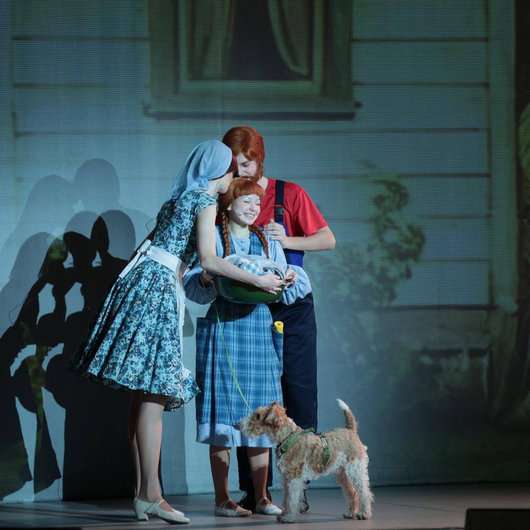 Глава Ростовской области Юрий Слюсарь поздравил с наступающим Новым годом детей и их родителей на губернаторской елке Глава Ростовской области Юрий Слюсарь поздравил с наступающим Новым годом детей и их родителей на губернаторской елке