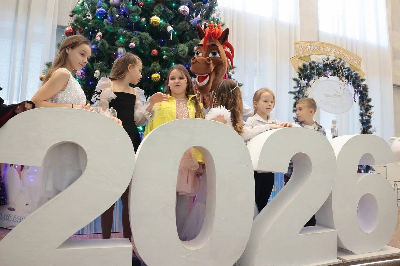 Юрий Слюсарь: Сейчас уже очень чувствуется новогодняя атмосфера Юрий Слюсарь: Сейчас уже очень чувствуется новогодняя атмосфера