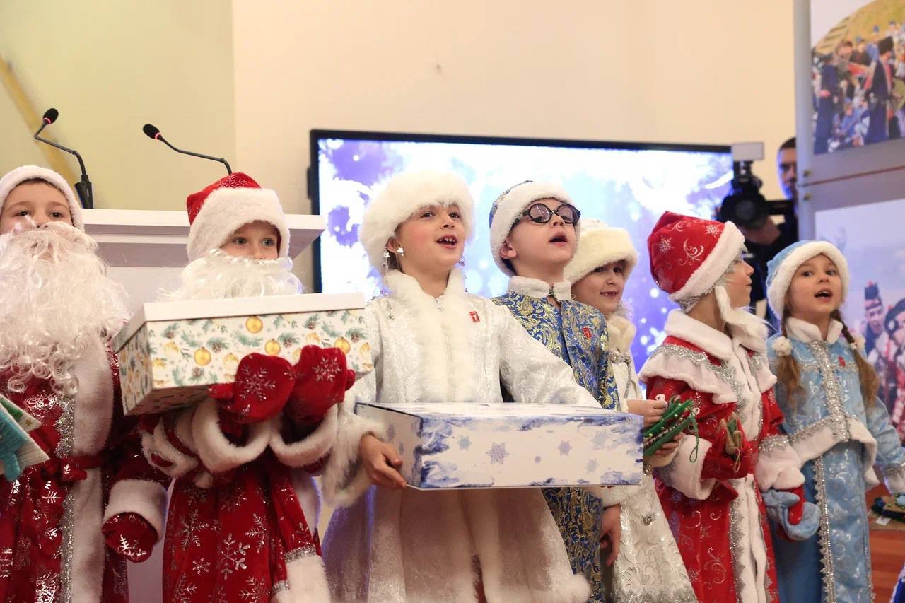 Юрий Слюсарь: Сейчас уже очень чувствуется новогодняя атмосфера Юрий Слюсарь: Сейчас уже очень чувствуется новогодняя атмосфера