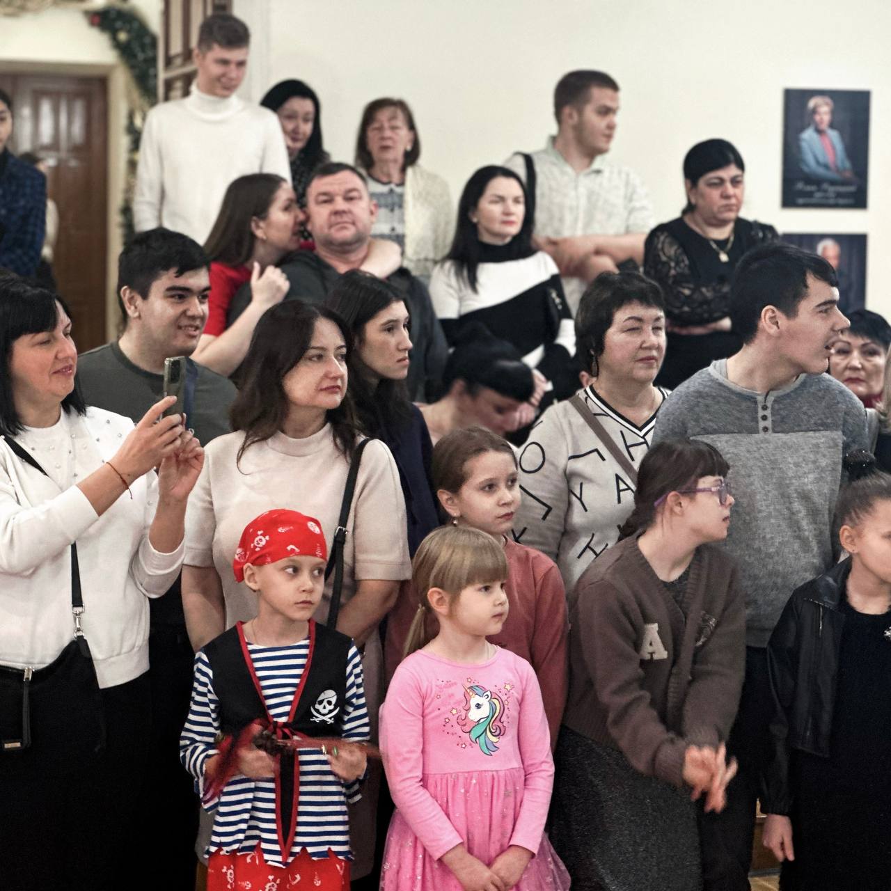 В преддверии Нового года Донской театр драмы и комедии им. В.Ф. Комиссаржевской несколько сотен ребят побывали на традиционной елке главы города Новочеркасска В преддверии Нового года Донской театр драмы и комедии им. В.Ф. Комиссаржевской несколько сотен ребят побывали на традиционной елке главы города Новочеркасска