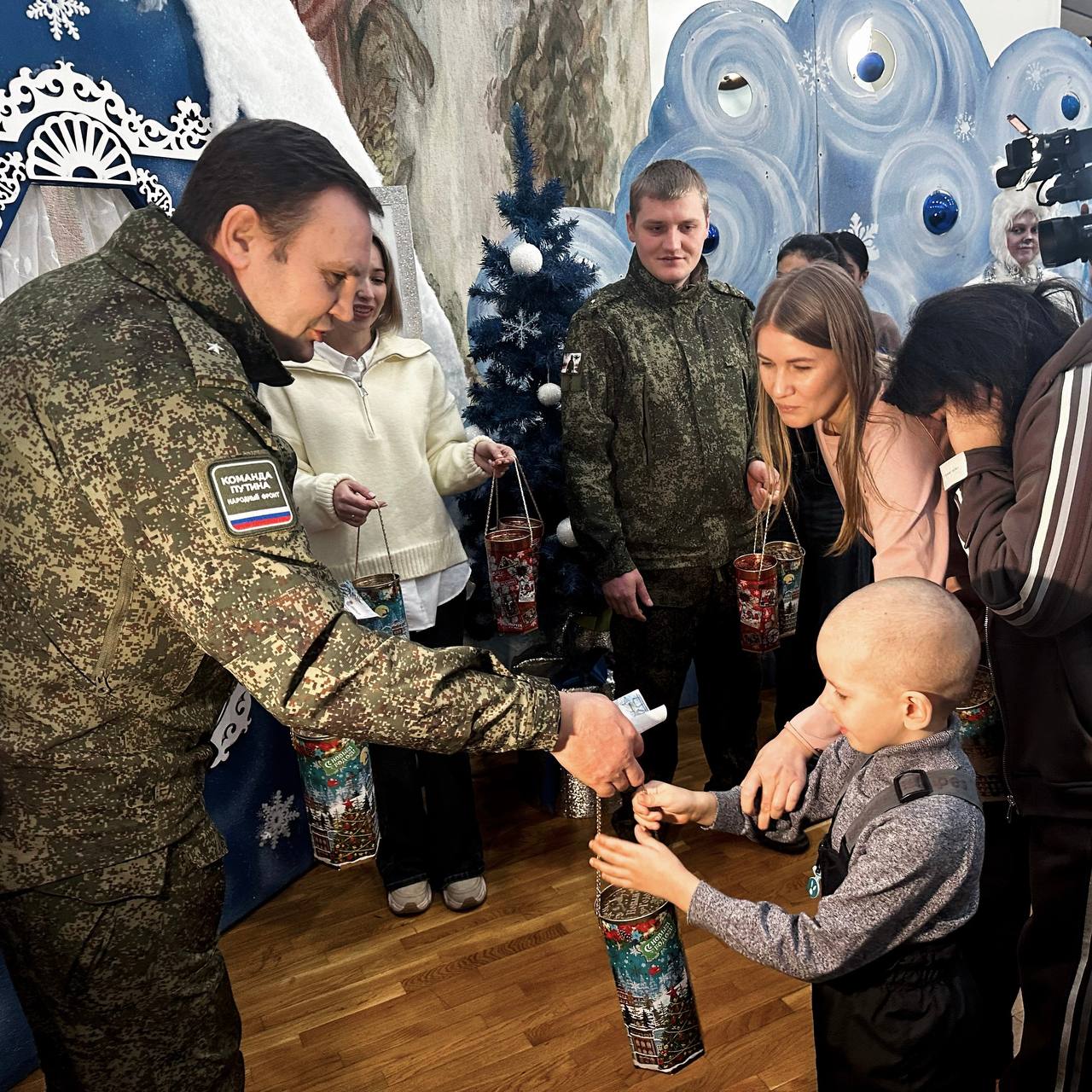 В преддверии Нового года Донской театр драмы и комедии им. В.Ф. Комиссаржевской несколько сотен ребят побывали на традиционной елке главы города Новочеркасска В преддверии Нового года Донской театр драмы и комедии им. В.Ф. Комиссаржевской несколько сотен ребят побывали на традиционной елке главы города Новочеркасска