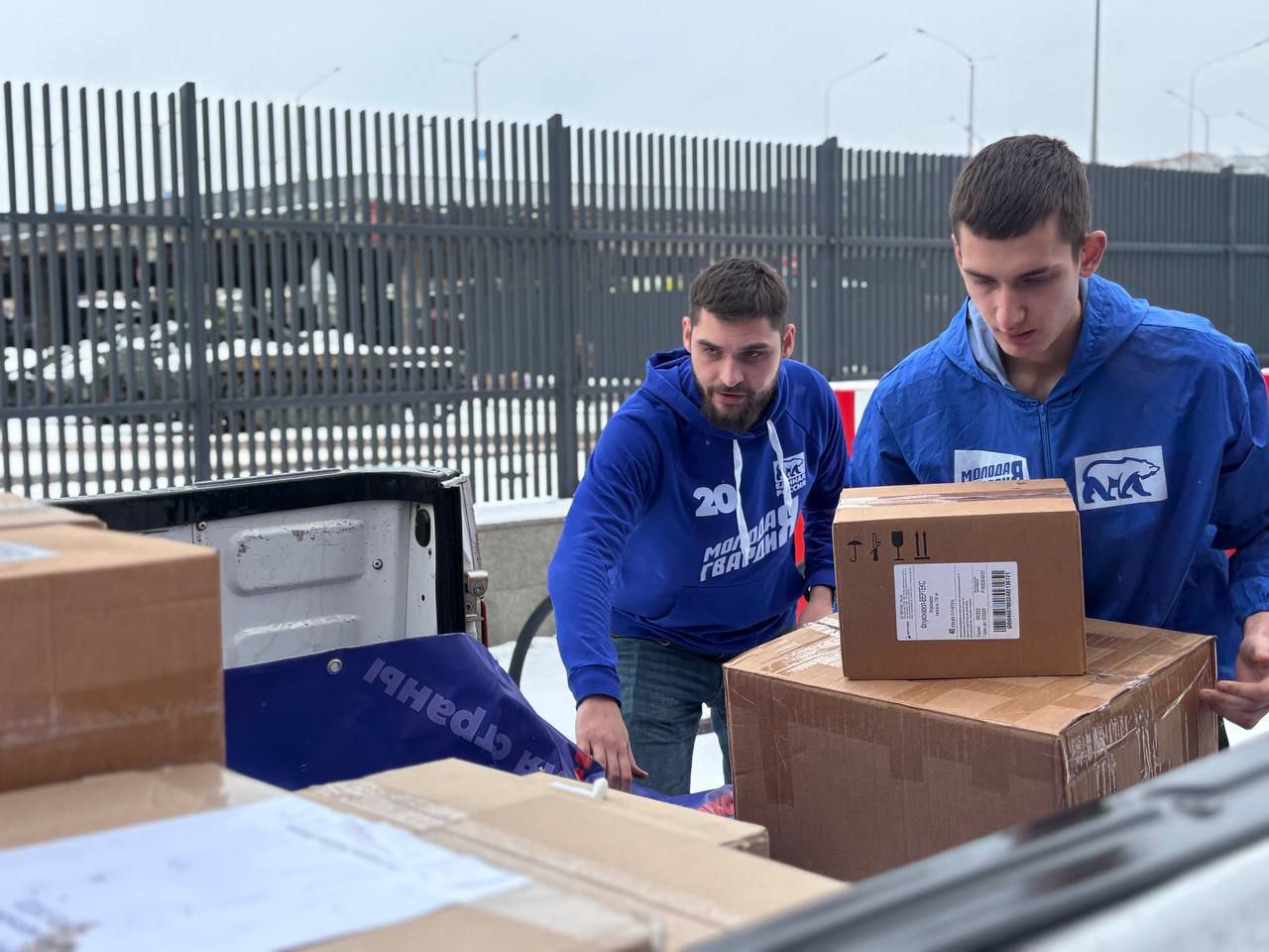 В рамках патриотической акции «Новогодний десант единства: Москва – Ростов-на-Дону – Луганск – Донецк» депутат донского парламента Николай Ромашенко вместе с фондом «Моя родословная» доставил помощь для бойцов СВО