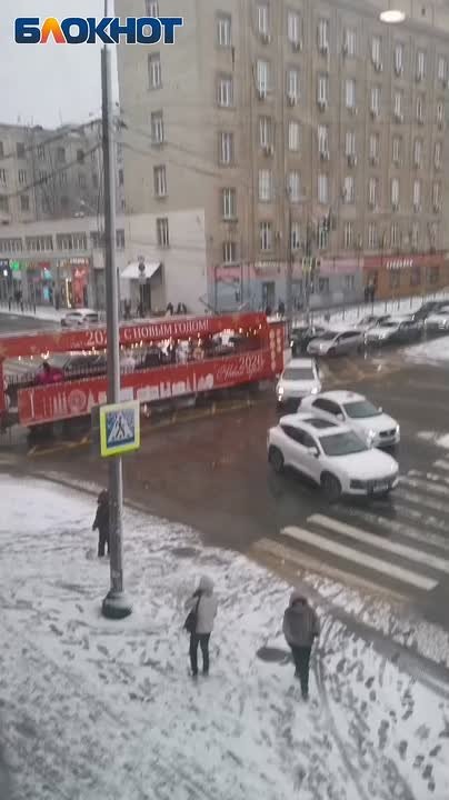 Новогодний трамвай колесит по улицам Ростова