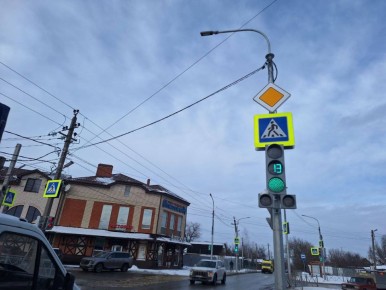 На перекрестке улиц Сарматской и Ященко появился долгожданный светофор