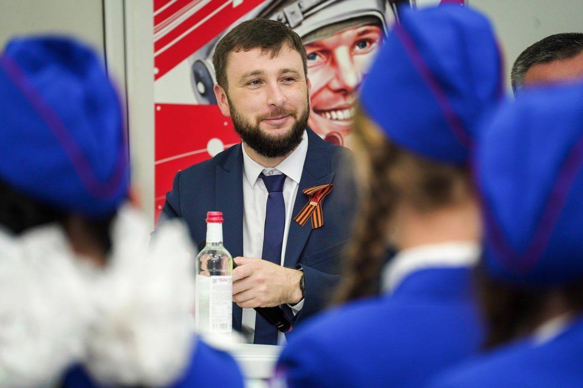 На днях в Батайск приехал участник президентской программы развития управленческих кадров «Время героев» первого уровня Святослав Харитонов На днях в Батайск приехал участник президентской программы развития управленческих кадров «Время героев» первого уровня Святослав Харитонов