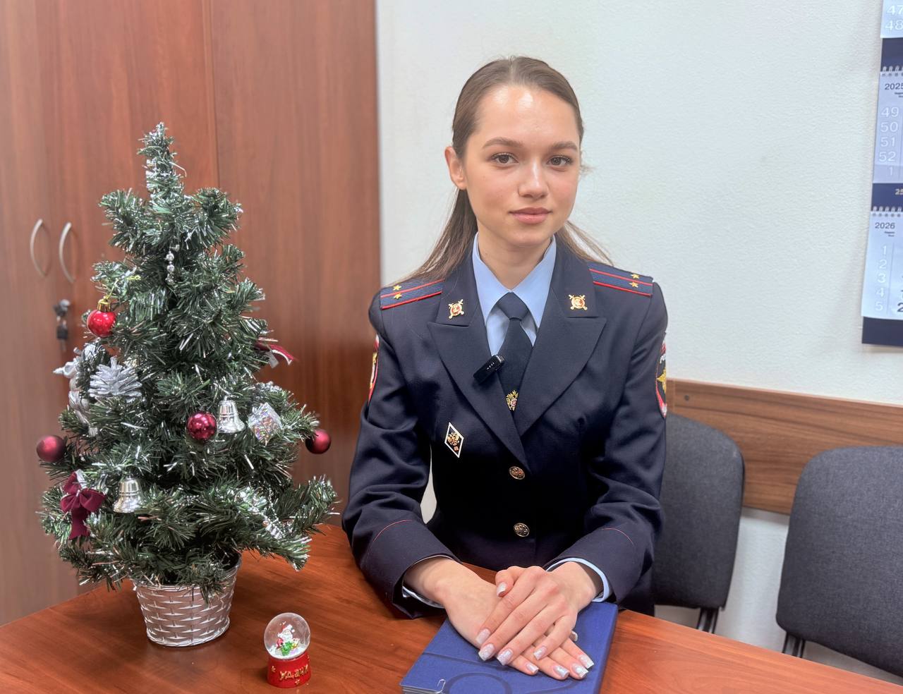 Лейтенант полиции Челомбицкая Дарья Сергеевна поздравляет граждан с Новым годом!