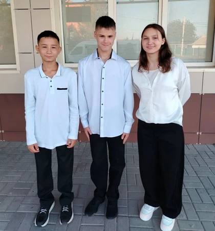 Слабослышащая женщина удочерила глухую девочку, которую бросила пьяница-мать Слабослышащая женщина удочерила глухую девочку, которую бросила пьяница-мать