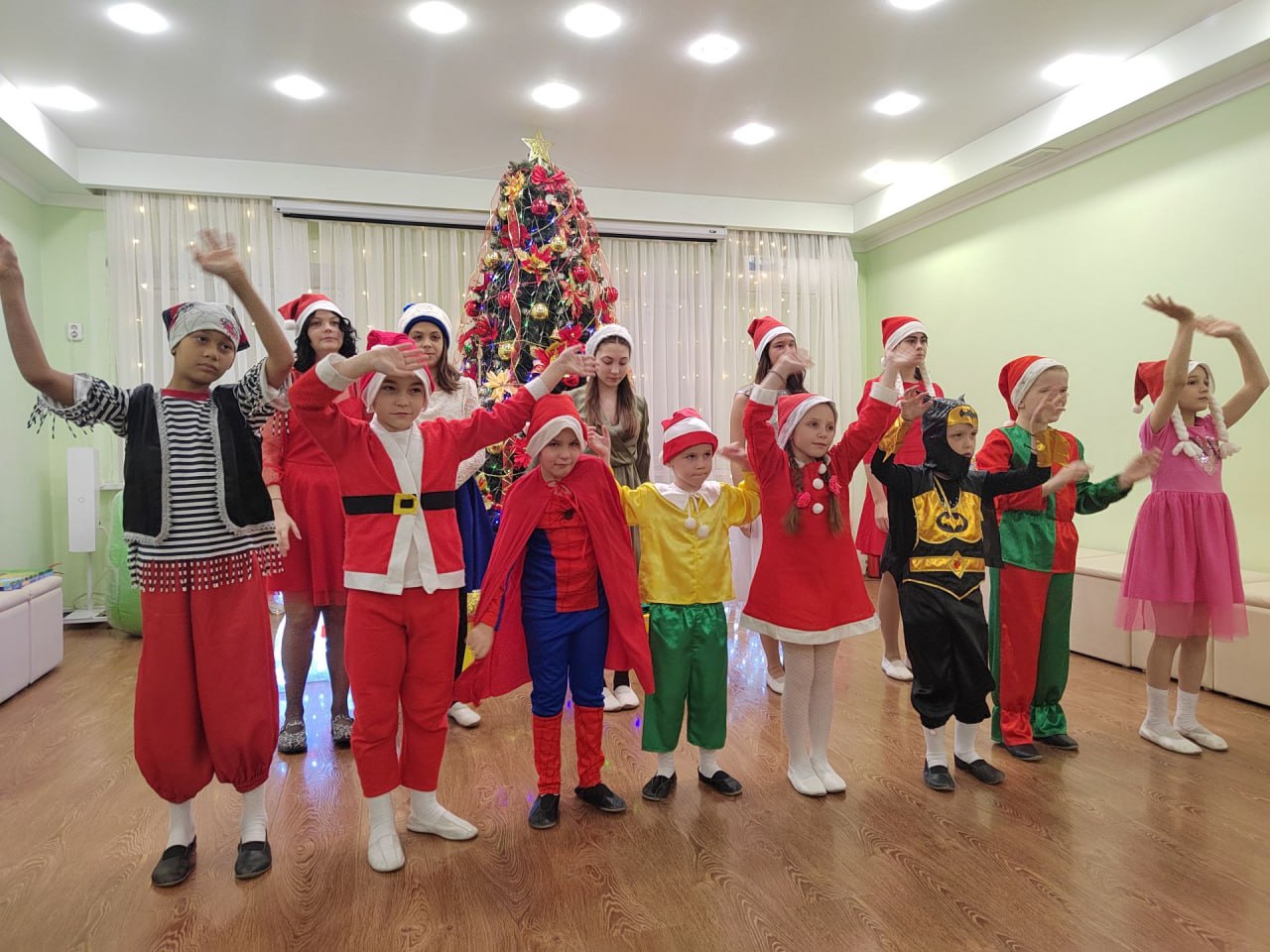 Сотрудники Ростовского линейного управления МВД России на транспорте совместно с председателем совета ветеранов при управлении Сергеем Щепетовым организовали праздничные мероприятия в рамках ежегодной Всероссийской акции... Сотрудники Ростовского линейного управления МВД России на транспорте совместно с председателем совета ветеранов при управлении Сергеем Щепетовым организовали праздничные мероприятия в рамках ежегодной Всероссийской акции...