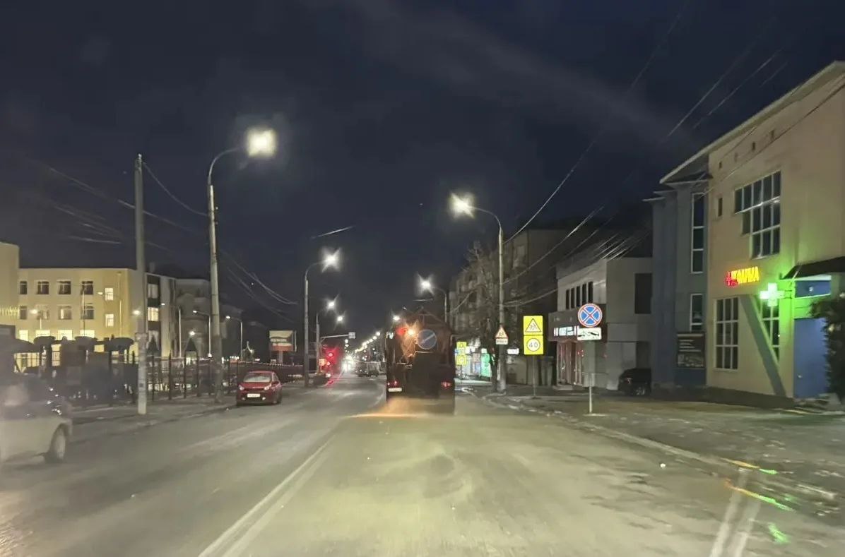 Работы по борьбе с гололедом продолжаются круглосуточно Работы по борьбе с гололедом продолжаются круглосуточно