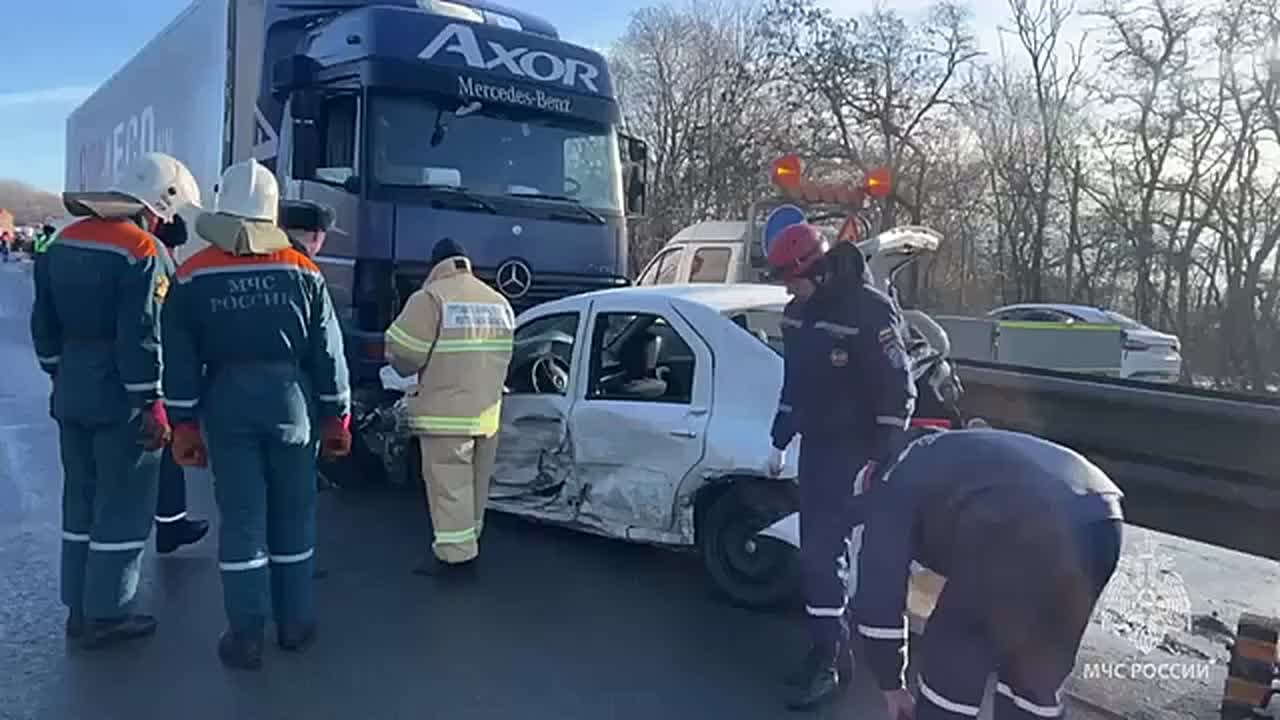 По предварительным данным в ДТП в Аксайском районе 4 человека погибли, ещё двое пострадали
