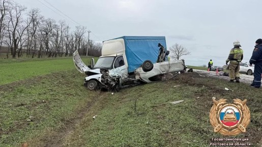 Сотрудники полиции устанавливают обстоятельства смертельного ДТП