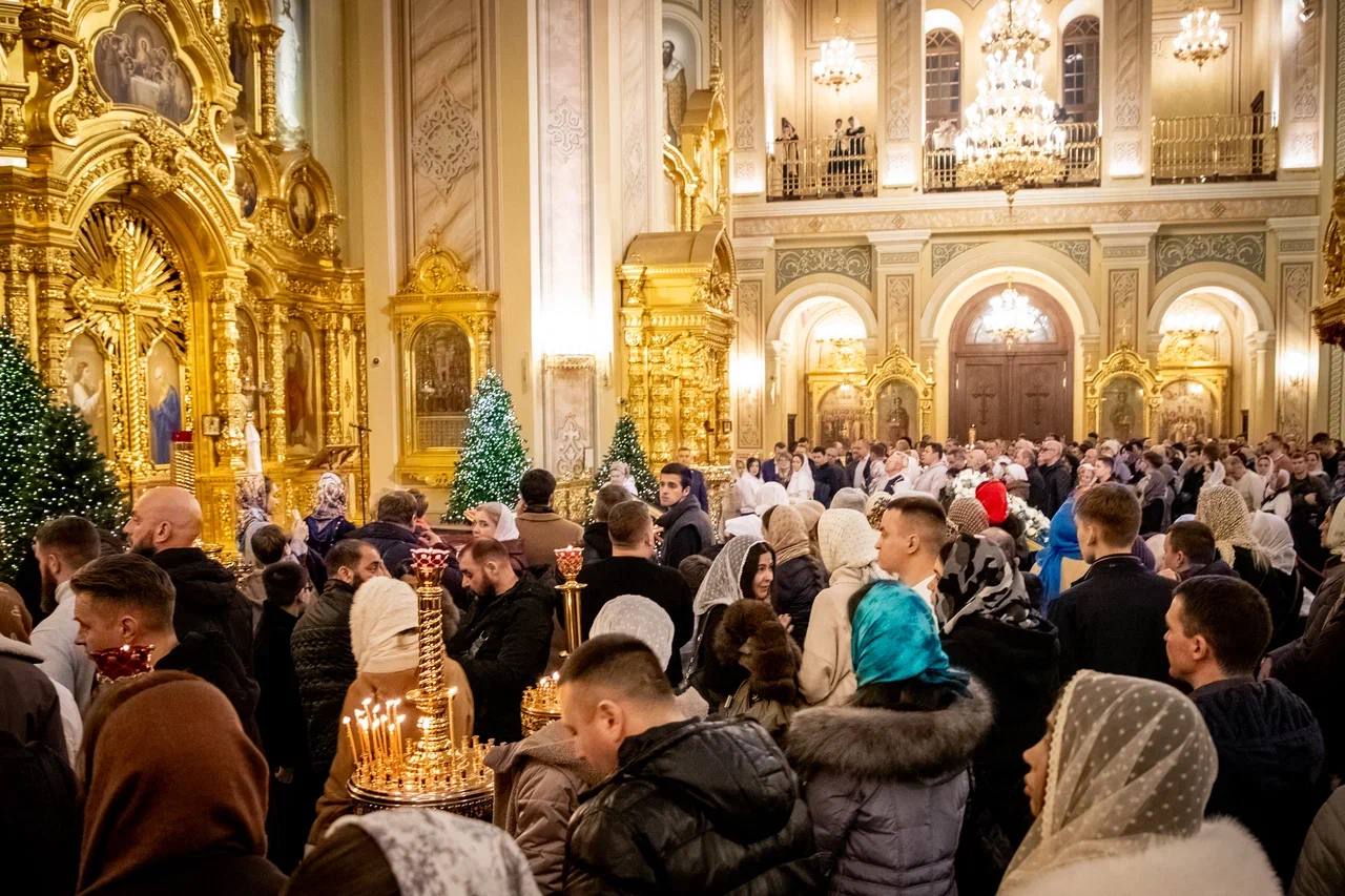 Александр Скрябин: Уважаемые ростовчане!. Сердечно поздравляю с великим праздником Рождества Христова! Событием столь великим, что оно разделило саму историю человечества на «до» и «после» Александр Скрябин: Уважаемые ростовчане!. Сердечно поздравляю с великим праздником Рождества Христова! Событием столь великим, что оно разделило саму историю человечества на «до» и «после»