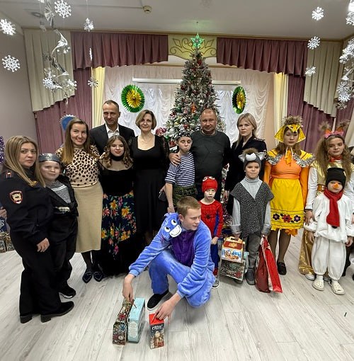 В Новочеркасске стражи порядка присоединились к акции «Полицейский Дед Мороз» В Новочеркасске стражи порядка присоединились к акции «Полицейский Дед Мороз»