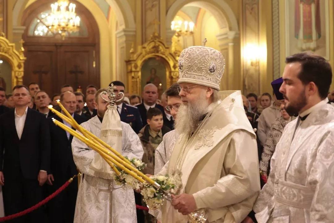 В ночь с 6 на 7 января в Кафедральном соборе Рождества Пресвятой Богородицы в Ростове-на-Дону состоялась Рождественская служба