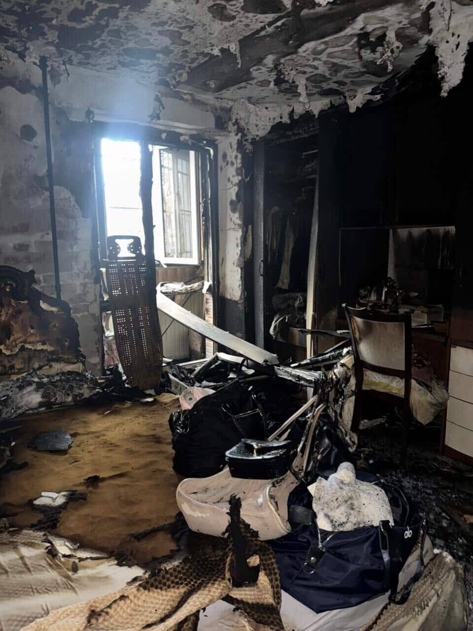 В Батайске ночной пожар лишил семью жилья и имущества В Батайске ночной пожар лишил семью жилья и имущества