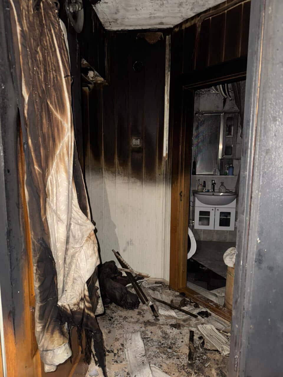 В Батайске ночной пожар лишил семью жилья и имущества В Батайске ночной пожар лишил семью жилья и имущества