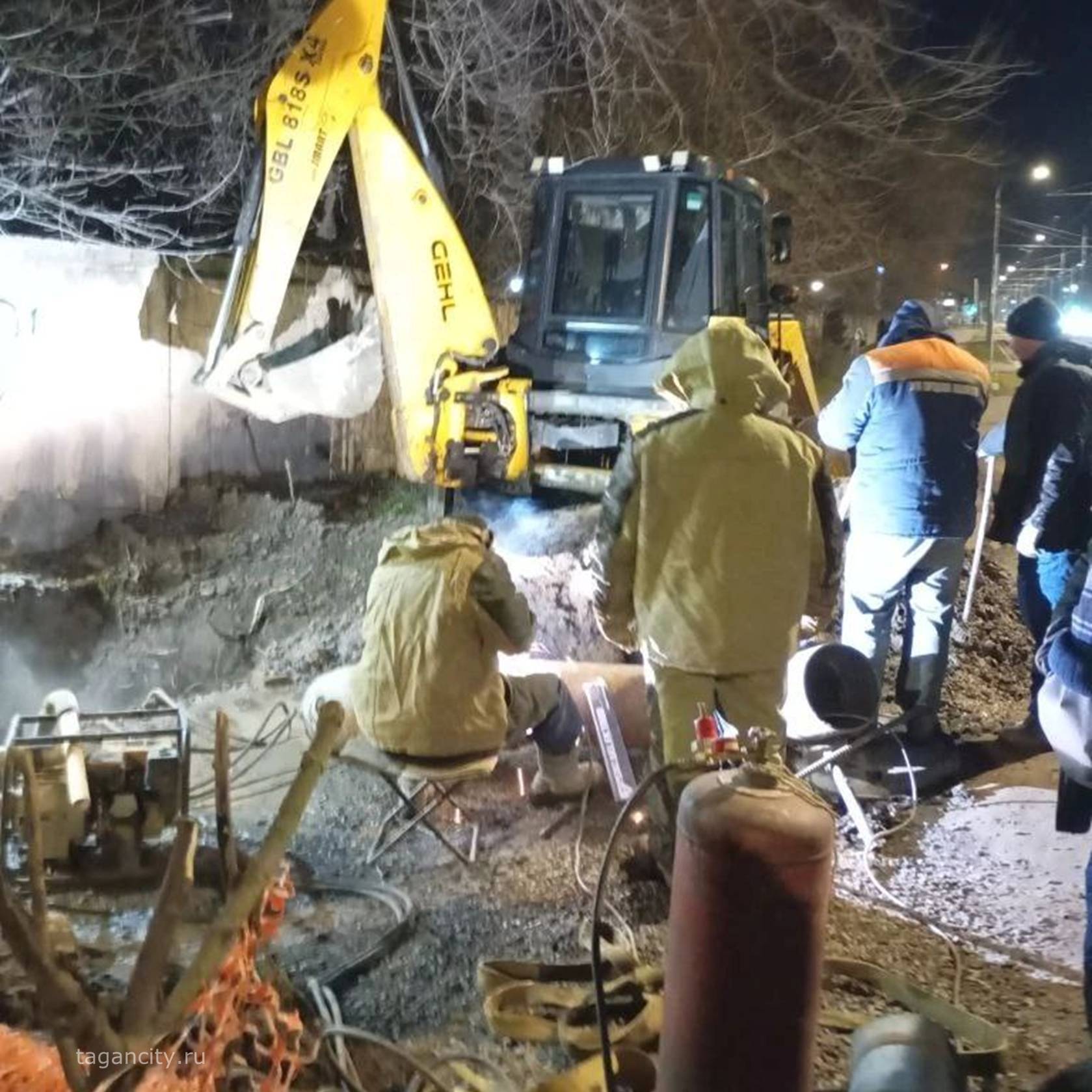 Продолжаются аварийные работы по улице Толбухина, 1, в связи с чем ограничено теплоснабжение в районе: улица Дзержинского, улица З. Космодемьянской, улица Морозова, улица П. Тольятти, улица Толбухина Продолжаются аварийные работы по улице Толбухина, 1, в связи с чем ограничено теплоснабжение в районе: улица Дзержинского, улица З. Космодемьянской, улица Морозова, улица П. Тольятти, улица Толбухина