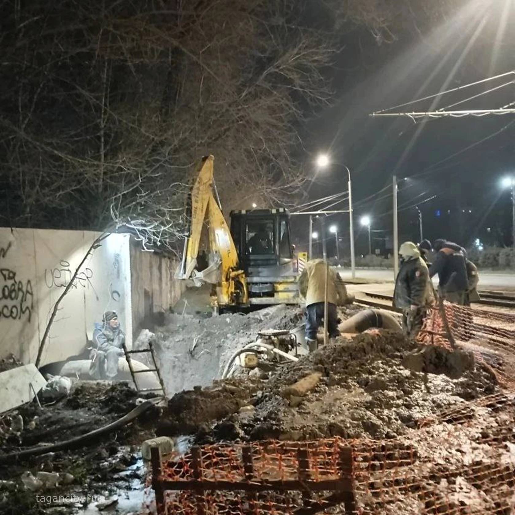 Продолжаются аварийные работы по улице Толбухина, 1, в связи с чем ограничено теплоснабжение в районе: улица Дзержинского, улица З. Космодемьянской, улица Морозова, улица П. Тольятти, улица Толбухина Продолжаются аварийные работы по улице Толбухина, 1, в связи с чем ограничено теплоснабжение в районе: улица Дзержинского, улица З. Космодемьянской, улица Морозова, улица П. Тольятти, улица Толбухина