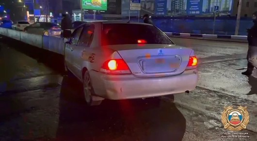 Водитель иномарки погиб в Ростове, врезавшись в ограждение