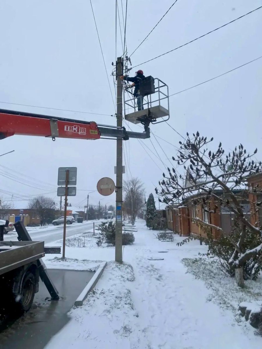 Профилактика на электросетях: ревизия на ул. Максима Горького Профилактика на электросетях: ревизия на ул. Максима Горького