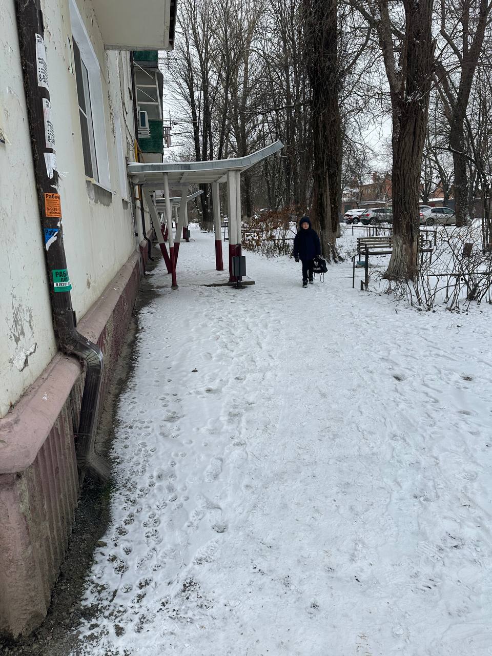 Расчистка города от снега в непогоду - задача не только коммунальных служб города, но и управляющих организаций Расчистка города от снега в непогоду - задача не только коммунальных служб города, но и управляющих организаций