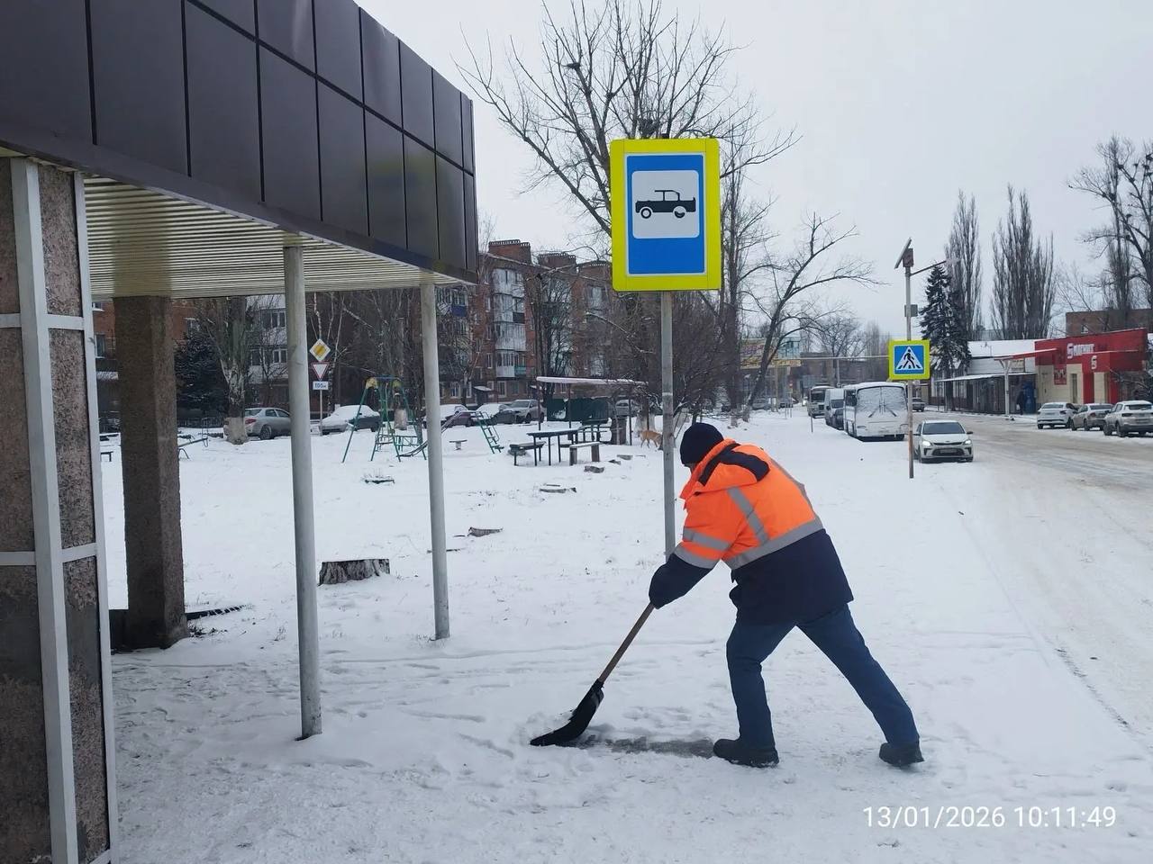 В Неждановском районе проводится ручная уборка снега В Неждановском районе проводится ручная уборка снега