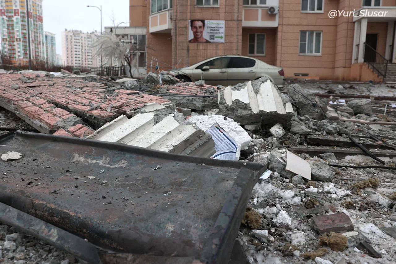 Юрий Слюсарь: Утром ездил в Левенцовку и поселок Ленинаван, которые подверглись вражескому удару Юрий Слюсарь: Утром ездил в Левенцовку и поселок Ленинаван, которые подверглись вражескому удару