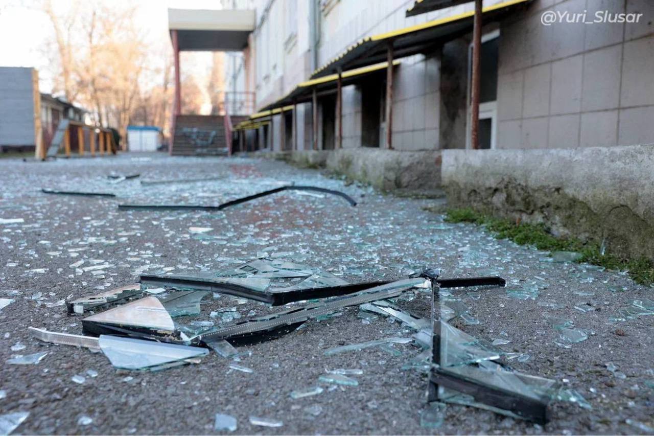 Фото с последствиями вчерашней атаки БПЛА в Таганроге показал губернатор