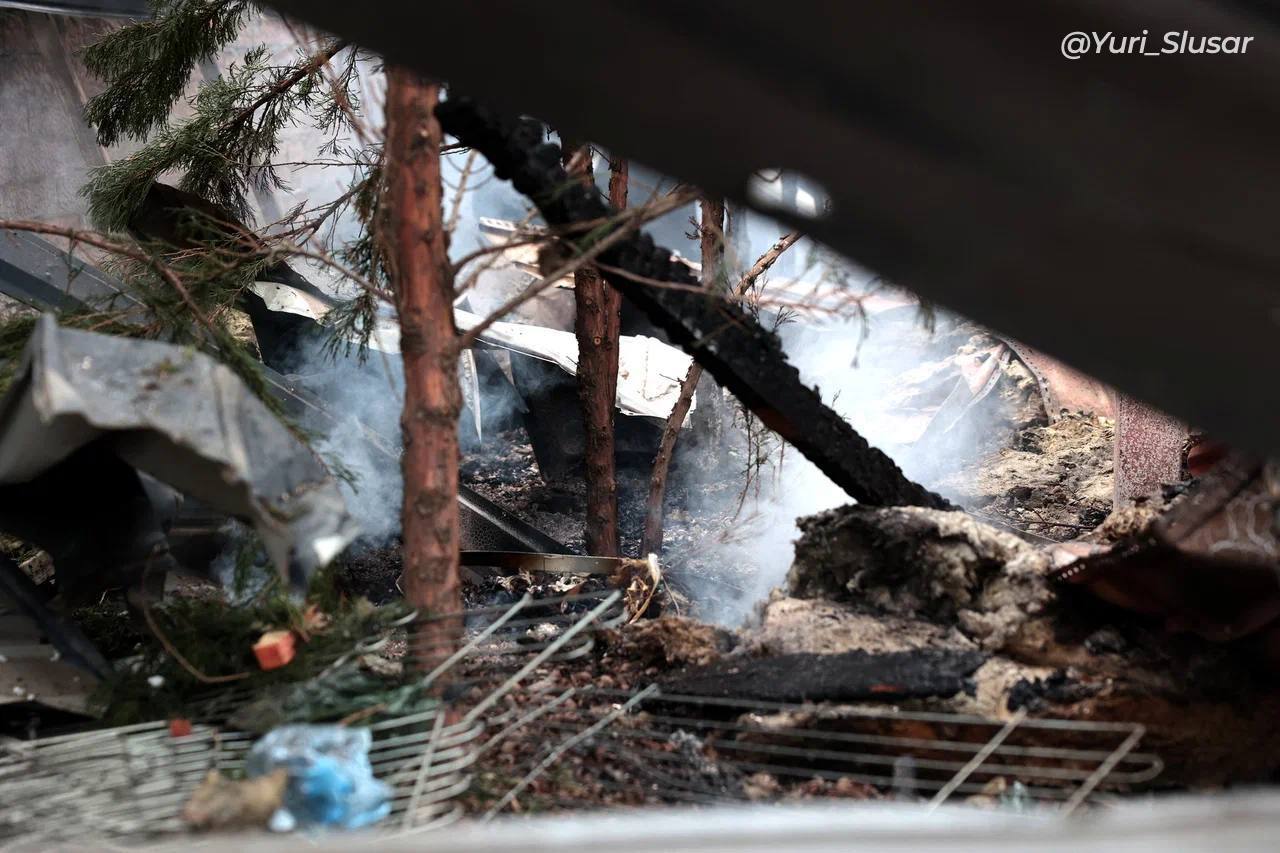 Юрий Слюсарь: Утром ездил в Левенцовку и поселок Ленинаван, которые подверглись вражескому удару Юрий Слюсарь: Утром ездил в Левенцовку и поселок Ленинаван, которые подверглись вражескому удару