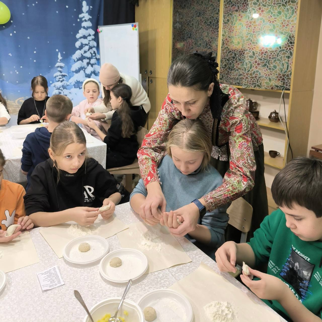 В рамках празднования старого Нового года в эколого-биологическом центре школьникам предоставили уникальную возможность познакомиться с народными гуляниями и старинными обрядами В рамках празднования старого Нового года в эколого-биологическом центре школьникам предоставили уникальную возможность познакомиться с народными гуляниями и старинными обрядами