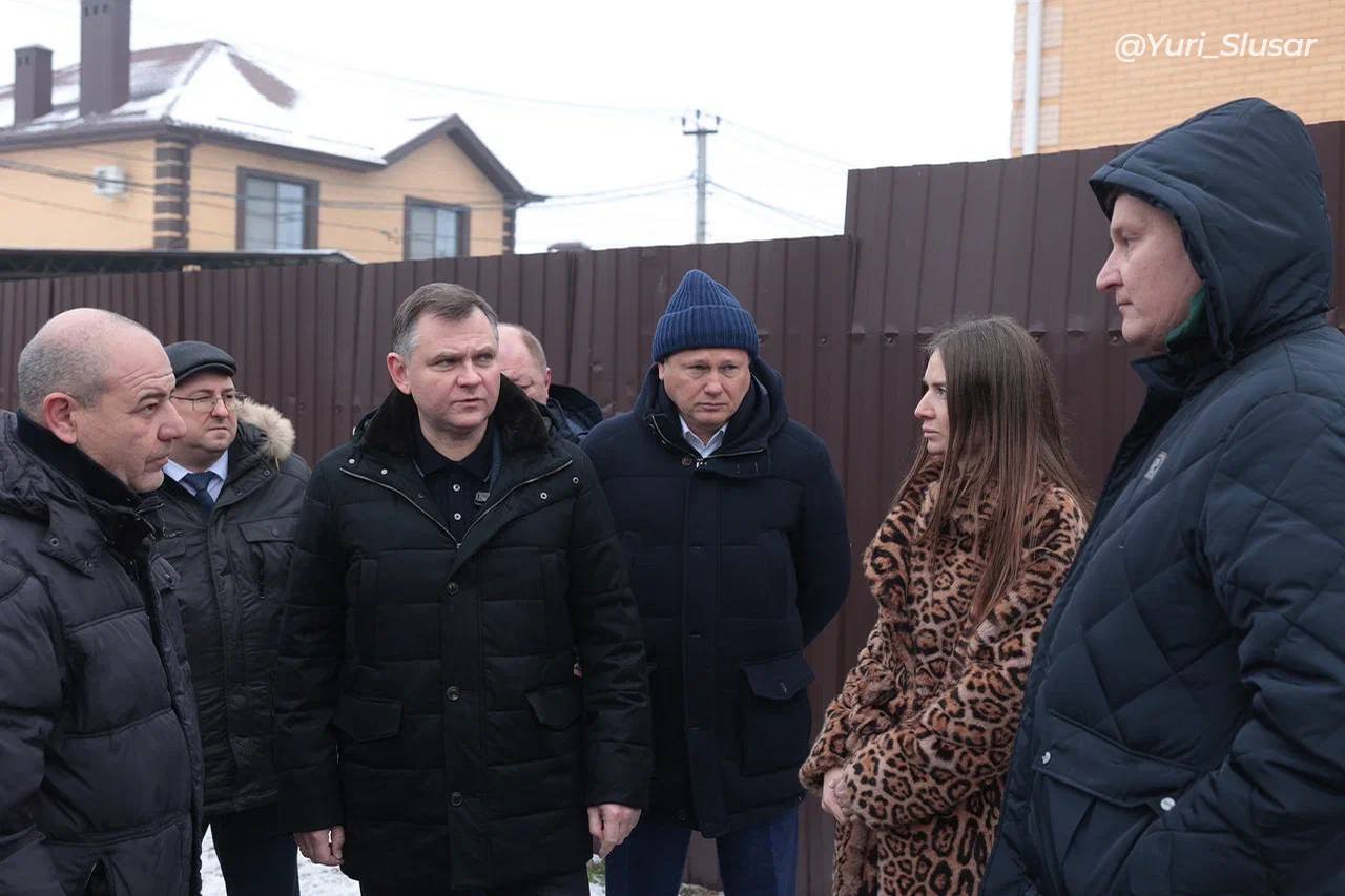 Юрий Слюсарь: Утром ездил в Левенцовку и поселок Ленинаван, которые подверглись вражескому удару Юрий Слюсарь: Утром ездил в Левенцовку и поселок Ленинаван, которые подверглись вражескому удару