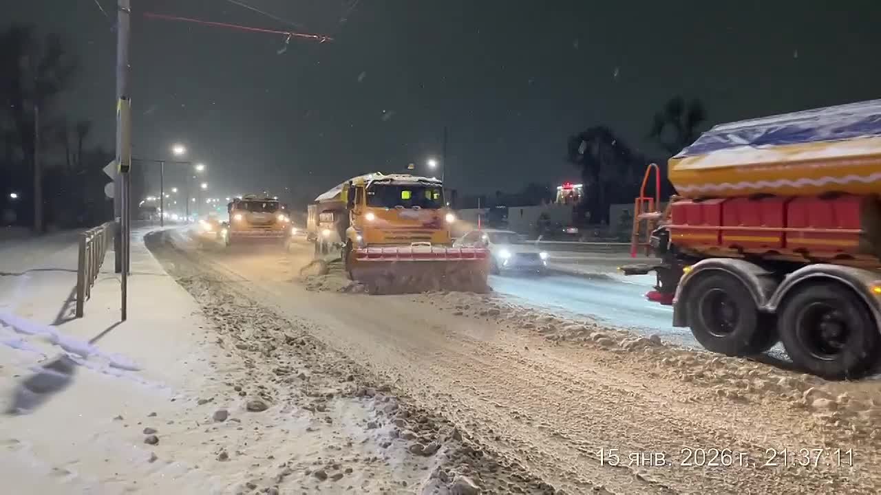 Александр Скрябин: В связи с усилением снегопада количество снегоуборочной техники увеличено до 123 единиц