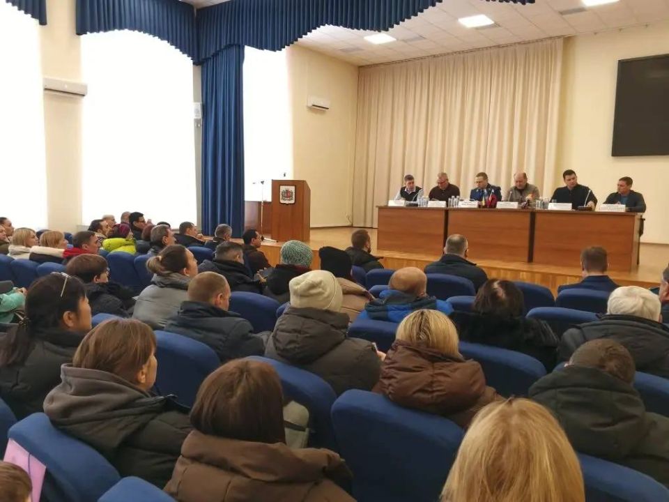 Александр Скрябин: В Администрации Советского района встретился с жителями пострадавшего подъезда в результате воздушной атаки 14 января